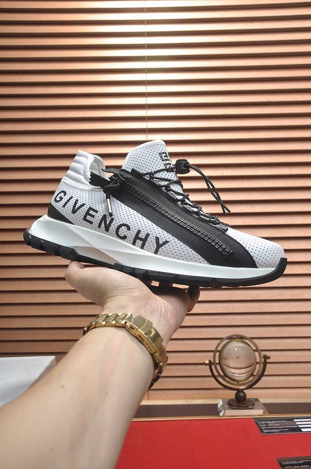 出厂价 Givenchy.纪梵希 专柜同步发售鞋面：意大利进口品牌logo印花布匹 尽显奢华，透气猪皮内里加上双层组合，脚感舒适，鞋底：原厂特供气垫大底，轻便，